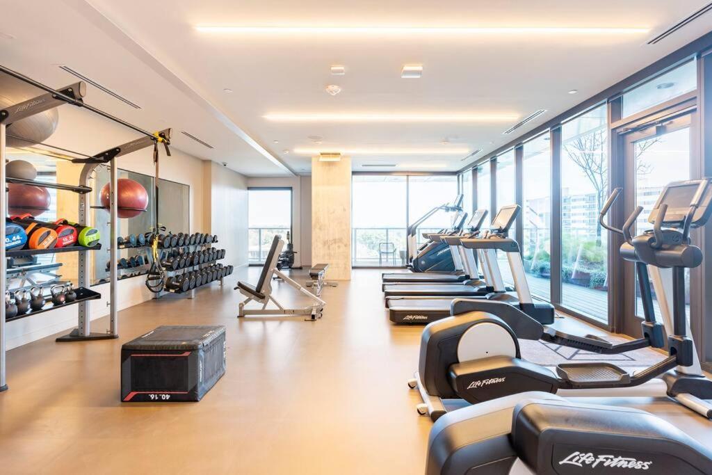 Central Modern Condo W/ Amazing Luxury Amenities Остин Екстериор снимка