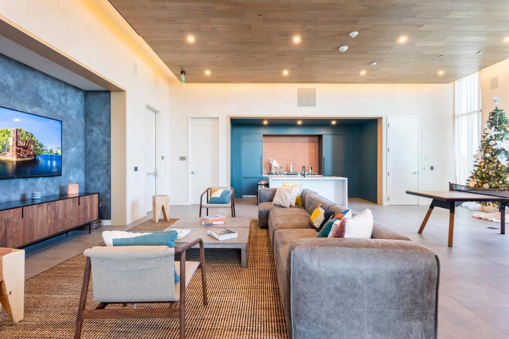 Central Modern Condo W/ Amazing Luxury Amenities Остин Екстериор снимка